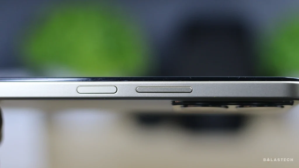 right side of vivo Y35