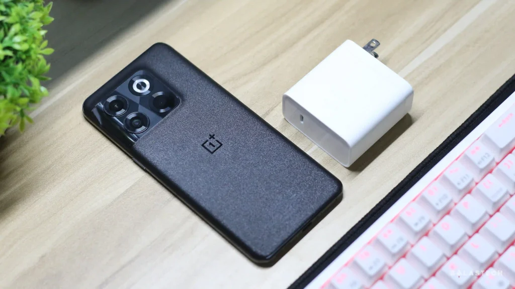 OnePlus 10T 150W SuperVOOC fast charger
