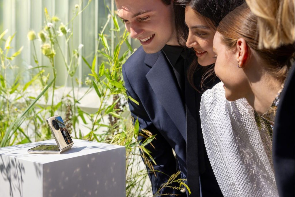 OPPO Find N3 Flip FlexForm Selfie Ultra Wide Shot