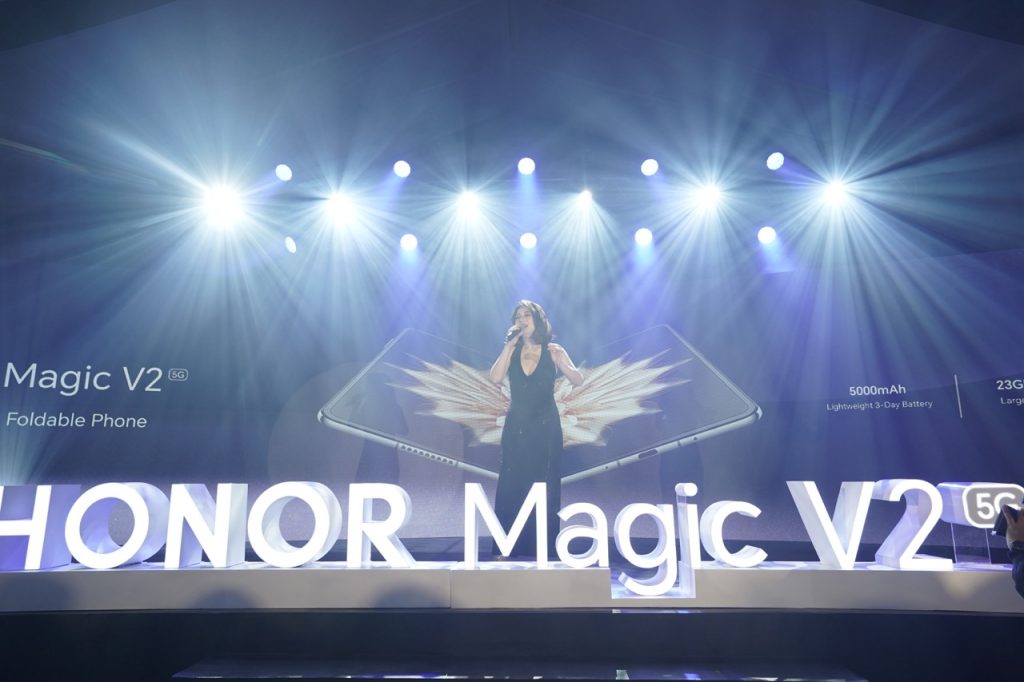 Queen of R&B Kyla performed at the HONOR Magic V2 Launch