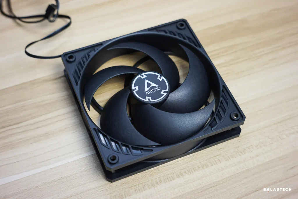 Arctic P12 PWM PST Fan