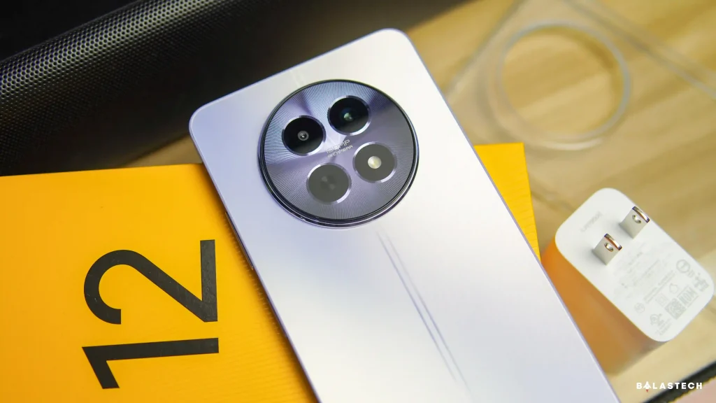 realme 12 5G camera island