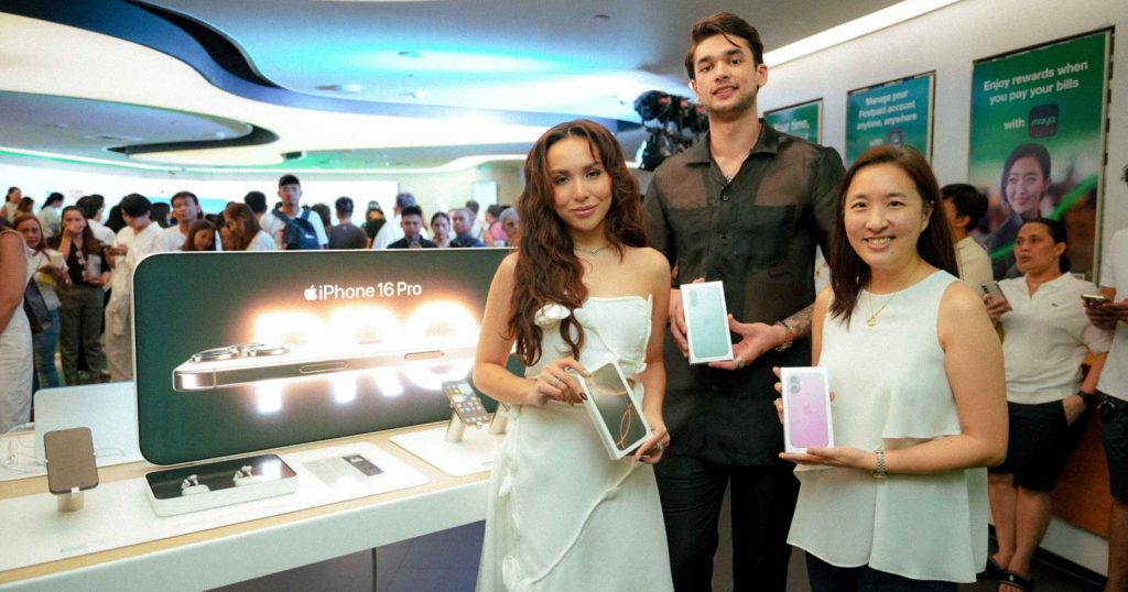 Smart holds ‘unbox the future’ event at iPhone 16 midnight launch(2)