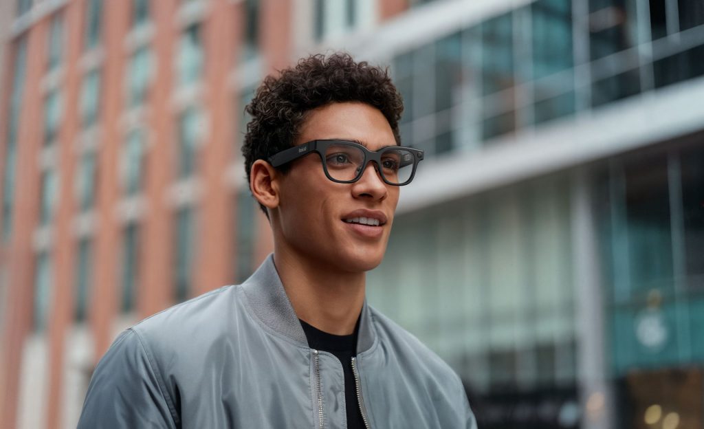 Smart becomes first PH telco to offer Rokid AI Glasses with Google Gemini integration