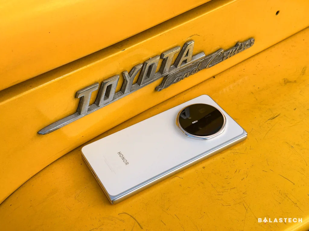 HONOR Magic V6 First Impressions: A Thin but Tough Foldable 2 - balastech HONOR Magic V6 Design