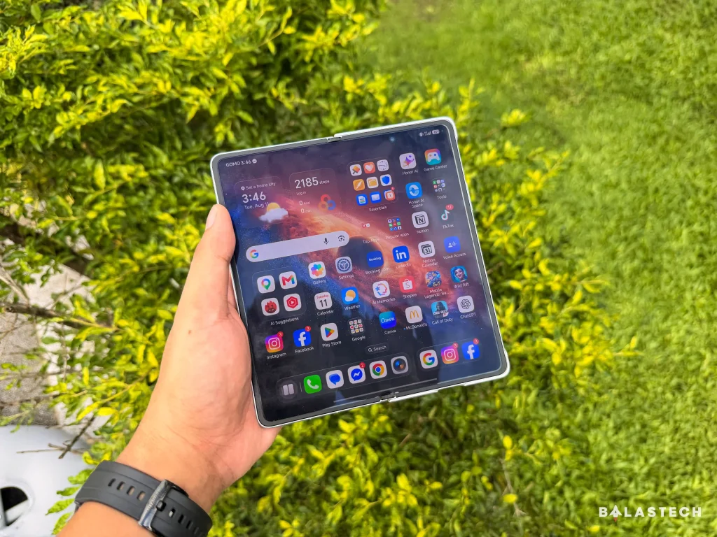 HONOR Magic V6 First Impressions: A Thin but Tough Foldable 3 - balastech HONOR Magic V6 Display (1)